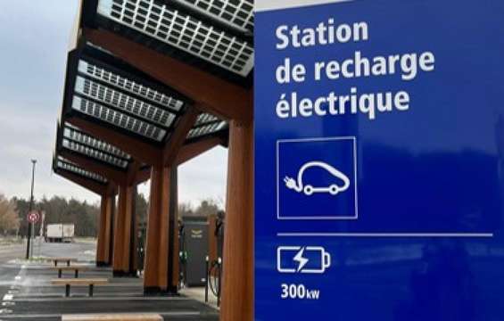 station-recharge-electrique-vinci-autoroutes