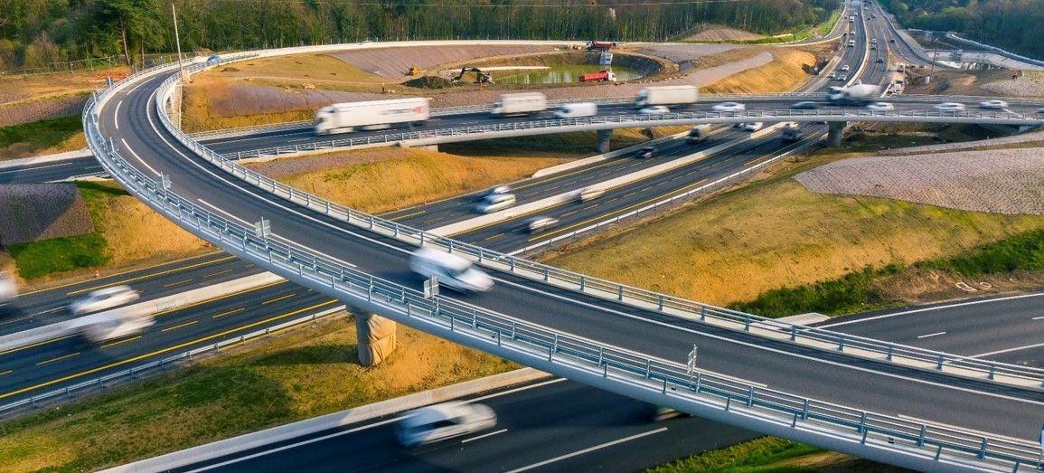Photo de l'échangeur de l'A11 de la porte de Gesvres parcouru par des véhicules