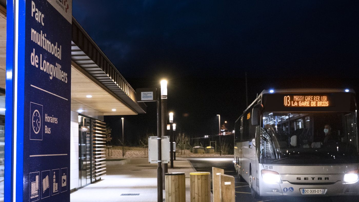 parc-multimodal-longvilliers-bus
