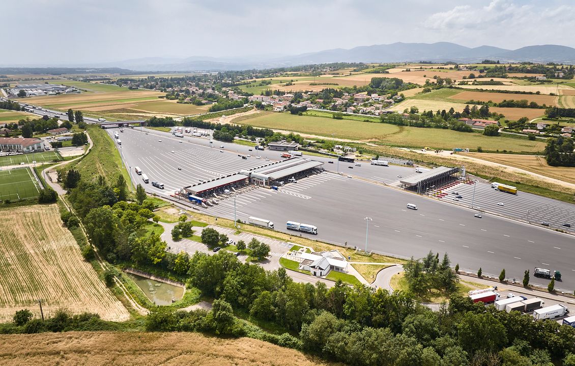 Photo de l'emplacement du futur demi-échangeur Vienne Sud au niveau de la barrière de péage de Vienne Reventin