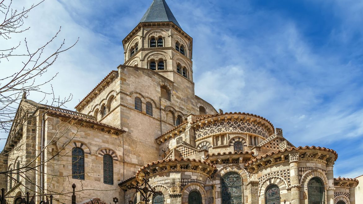 basilique-notre-dame-du-port-clermont-ferrand-route-des-volcans-auvergne-vinci-autoroutes