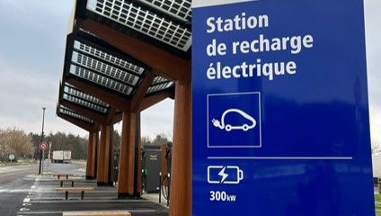 station-recharge-electrique-vinci-autoroutes