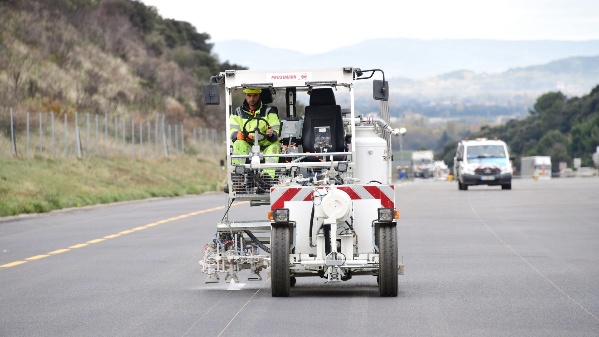 5-Réalisation de la signalisation horizontale (photo d'illustration)
