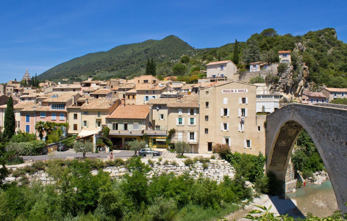 nyons-pont-roman-provence-route-de-lolive-vinci-autoroutes