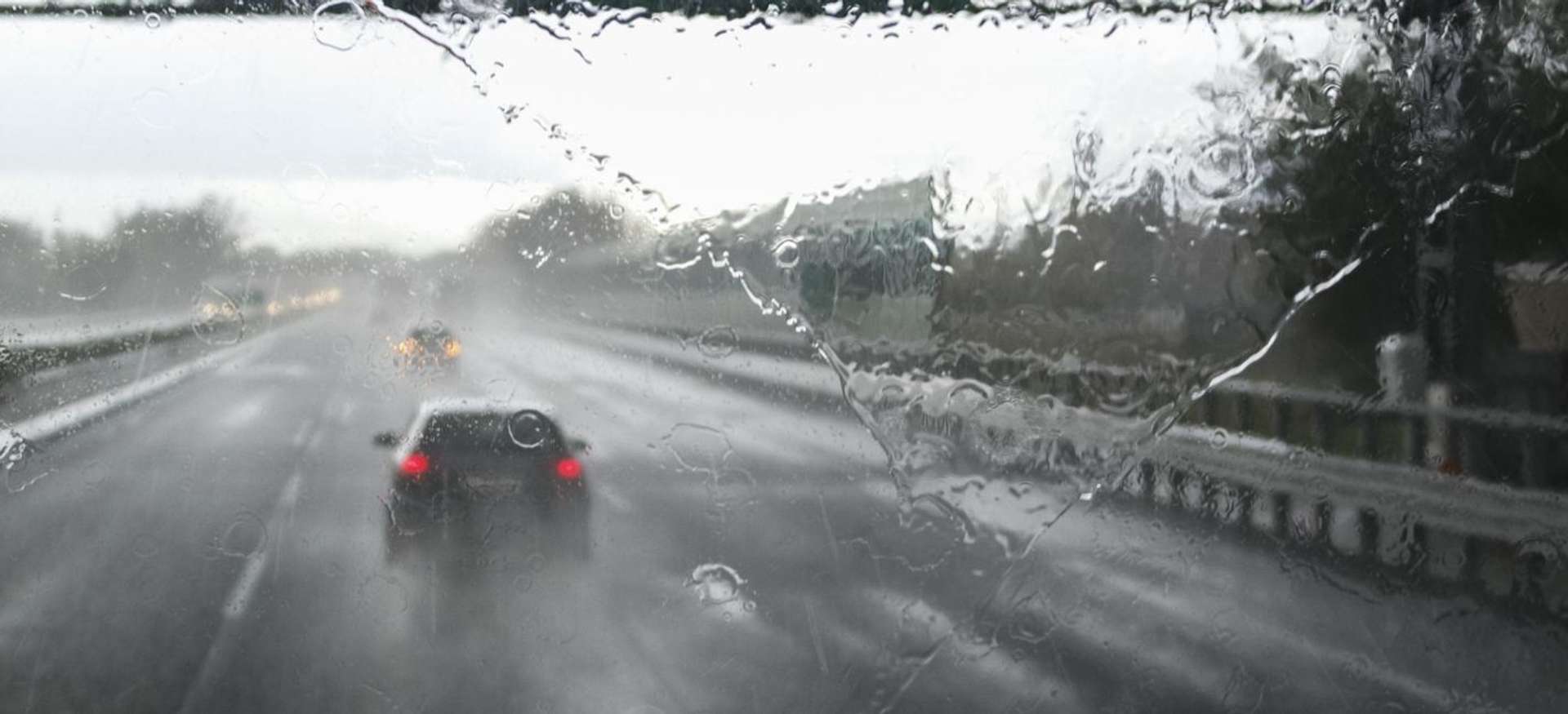 Comment conduire par temps de pluie sur autoroute ?
