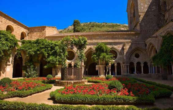 site-touristique-vinci-autoroutes-abbaye-fontfroide