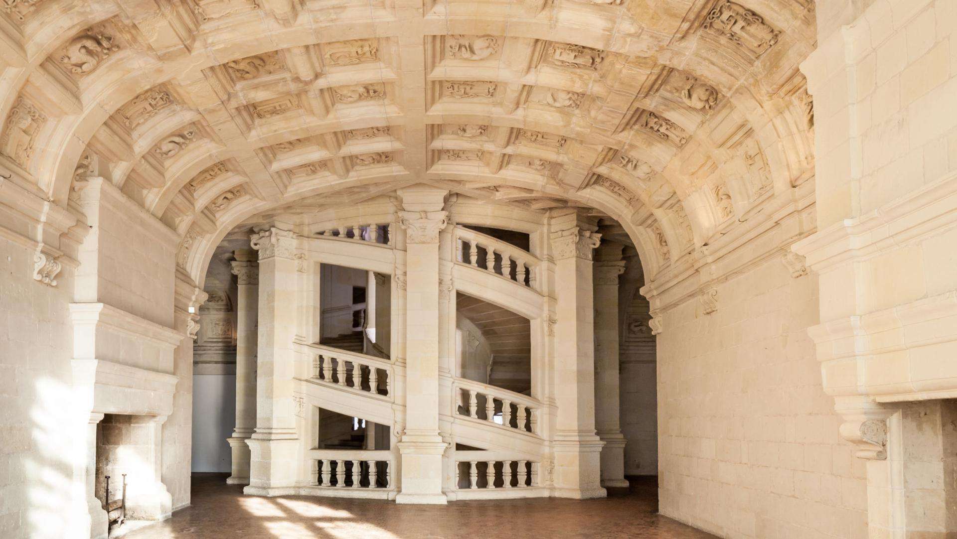 chateau-chambord-escalier-site-touristique-vinci-autoroutes