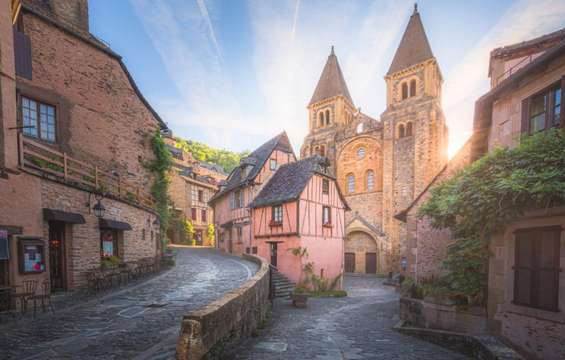 site-touristique-vinci-autoroutes-village-conques-abbatiale-sainte-foy