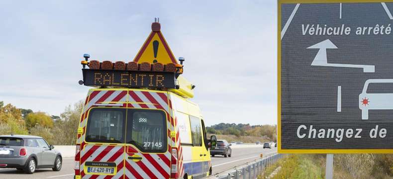 Les panneaux "corridor de sécurité" entrent dans la signalisation officielle