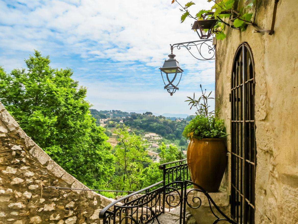 site-touristique-vinci-autoroutes-basilique-saint-paul-de-vence